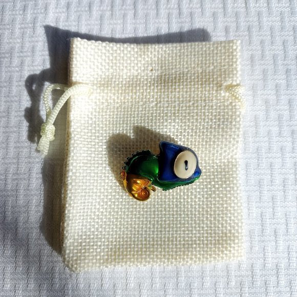 Baby Chamelion Enamel Pin Broach - Picture 3 of 4